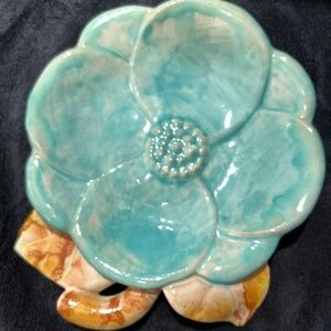 CERAMIC FLOWER PLATE BY SORCHA BORU (1900-2006)